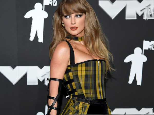 Taylor Swift đột ngột 'mất tích' giữa lễ trao giải