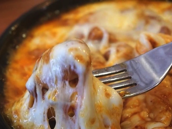 Đã xác minh vụ chuỗi gà rán Papas' Chicken dùng đồ ăn thừa bán cho khách: Quản lý ép nhân viên rửa củ cải ngâm rồi tái sử dụng để tiết kiệm chi phí
