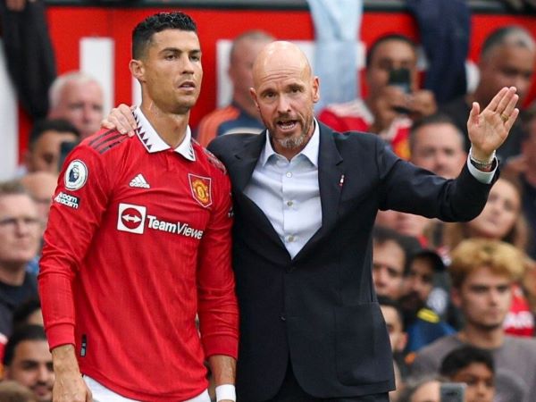 Ronaldo gây bão khi công kích thẳng HLV Ten Hag