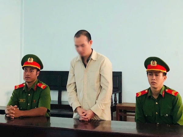 Dụ dỗ, xâm hại bé gái con của bạn nhậu