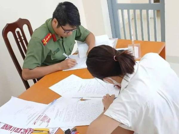 Người phụ nữ tung tin bịa đặt vỡ đê ở Hà Nội bị phạt 7,5 triệu đồng