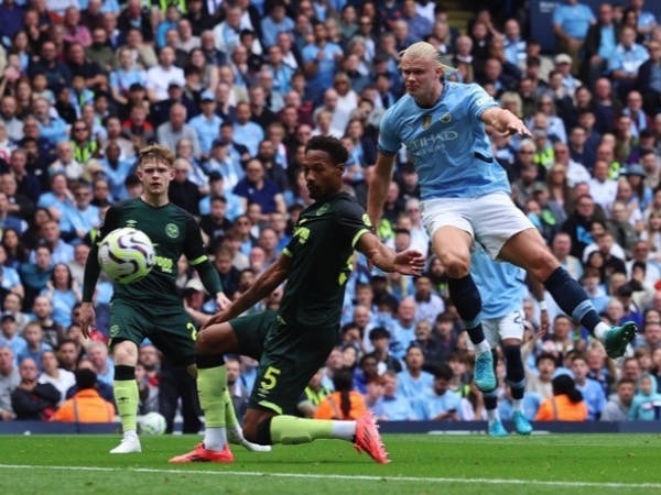 Haaland bùng nổ cú đúp khi Man City thắng ngược Brentford, Liverpool thua sốc sân nhà