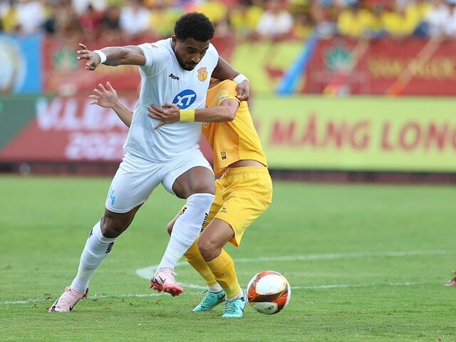 V-League 2024-2025: Đương kim vô địch Nam Định thua sốc, 'lỗi' liên quan Rafaelson?