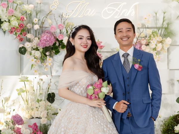 Hoa hậu Mai Anh xúc động trong lễ cưới với chồng đại gia hơn 16 tuổi