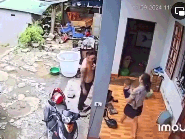 Mất liên lạc 3 ngày ở vùng lũ, chồng bất ngờ đi bộ về trong sân, kể chuyện đã xảy ra khiến vợ ngỡ ngàng