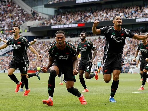 Cựu cầu thủ nghi bàn thắng của Arsenal không hợp lệ