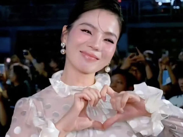 Lệ Quyên có động thái chú ý sau màn chạm mặt Hồ Ngọc Hà bàn tán cõi mạng