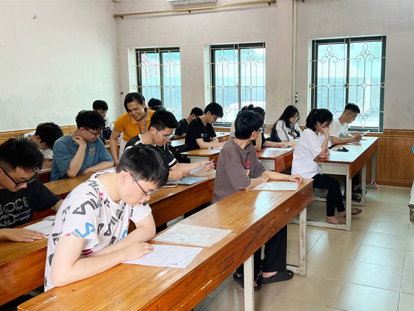 Sở Giáo dục yêu cầu không được giao ép các khoản ủng hộ cho phụ huynh, học sinh