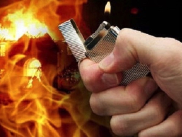 Vì mâu thuẫn, cháu tạt xăng vào người cậu rồi châm lửa đốt