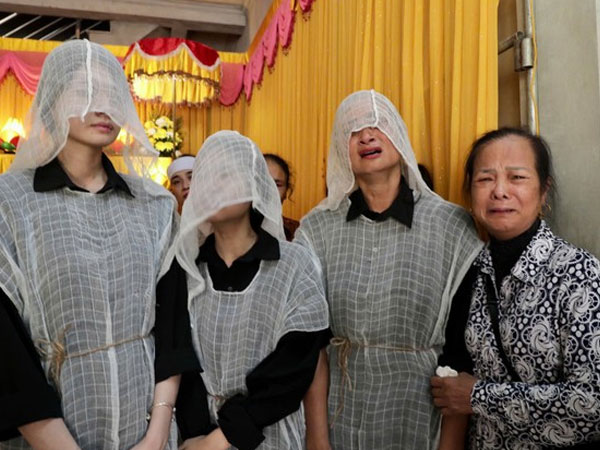 Con gái tình nguyện viên tử vong do lật thuyền cứu trợ ở Yên Bái: 'Đến lúc mất, bố còn chưa kịp ăn trưa'