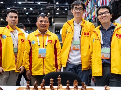 Truyền thông thế giới ‘sốc’ với thành tích của cờ vua Việt Nam ở Olympiad 2024