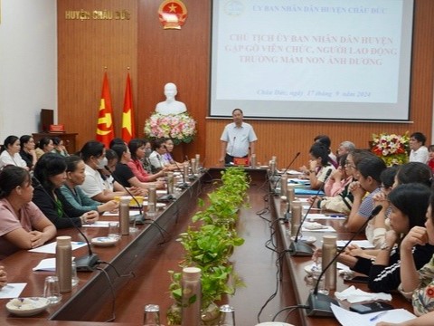 Vụ cơm giáo viên chỉ có 2 miếng chả: Đối thoại với chủ tịch huyện, nhiều giáo viên nghẹn ngào