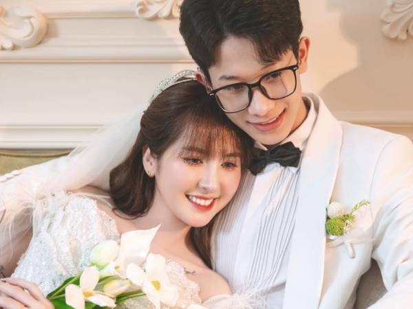 Profile 'đỉnh nóc kịch trần' của thanh niên 2k3 hỏi cưới chị đẹp sinh năm 1994 bùng nổ cõi mạng