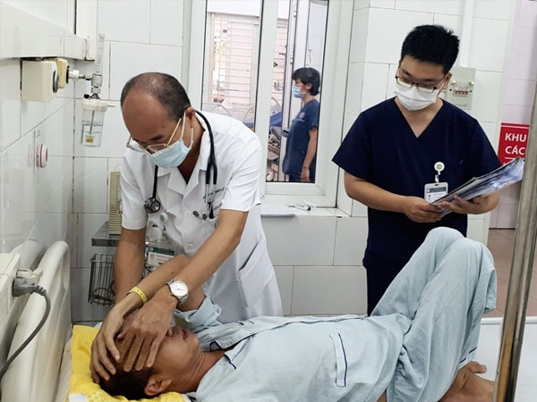 4 người đàn ông cấp cứu do loại vi khuẩn trong bùn đất sau mưa lũ
