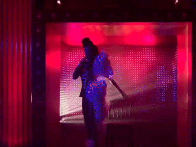 'Buổi biểu diễn ác mộng' của Lisa tại Crazy Horse bị mỉa mai trong phần 4 bộ phim Emily In Paris
