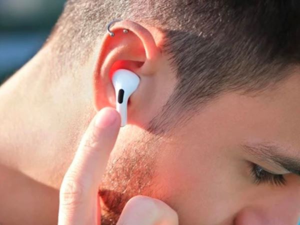 Khuyên thật lòng: Nếu bạn có thói quen đeo tai nghe 1 bên, phải bỏ ngay lập tức vì quá nhiều tác hại