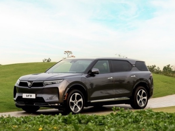 Chủ xe VF 9: Xe siêu sang cũng không bằng VF 9, giá ngon, được chăm sóc như 'chủ tịch'