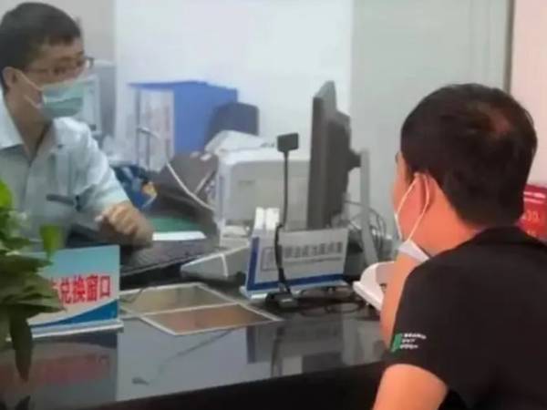 Doanh nhân gửi tiết kiệm 166 tỷ đồng với lãi suất cao, 3 năm sau phát hiện không còn 1 xu, ngân hàng thẳng thừng: 'Không liên quan đến chúng tôi'