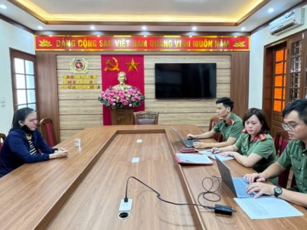Hai người phụ nữ hoang tin 'bên trong bụng cá song câu được có bàn tay người'