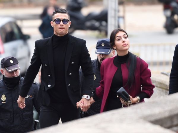 Bạn gái đẹp nhất khi nào, Ronaldo gây sốt với câu trả lời vừa tinh tế vừa tình cảm