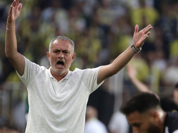 Mourinho 'thổi lửa' cho trận derby bóng đá Thổ Nhĩ Kỳ