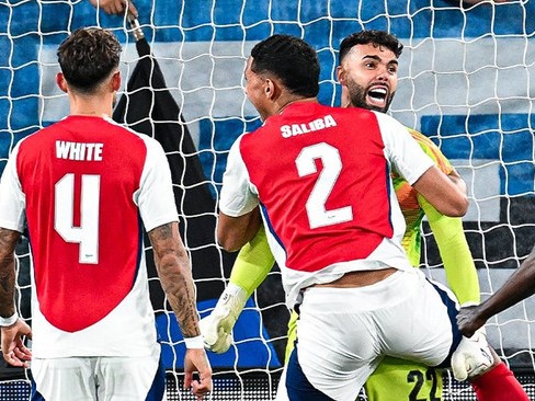 David Raya tiết lộ pha cản phá penalty cực đỉnh cứu Arsenal