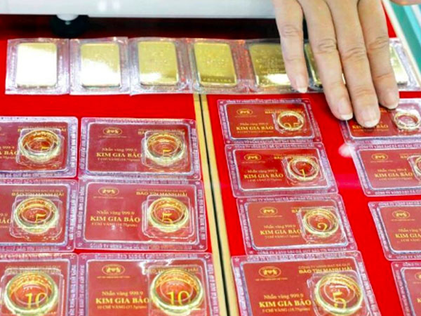 Giá vàng nhẫn phá vỡ mọi kỷ lục, SJC bất ngờ giảm
