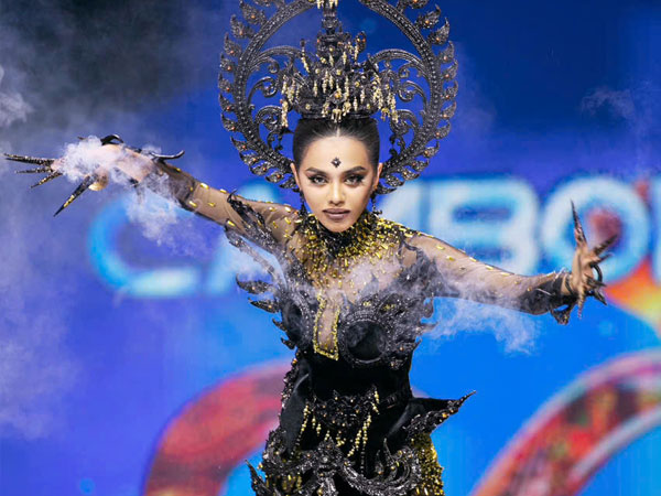 Miss Cosmo thi trang phục dân tộc: Thí sinh múa hương khói mịt mù, lột tóc ấn tượng