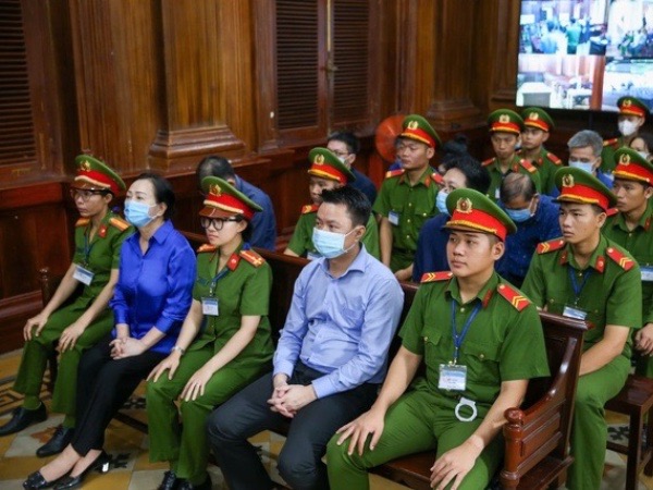'Cánh tay đắc lực' của bị cáo Trương Mỹ Lan khóc nghẹn