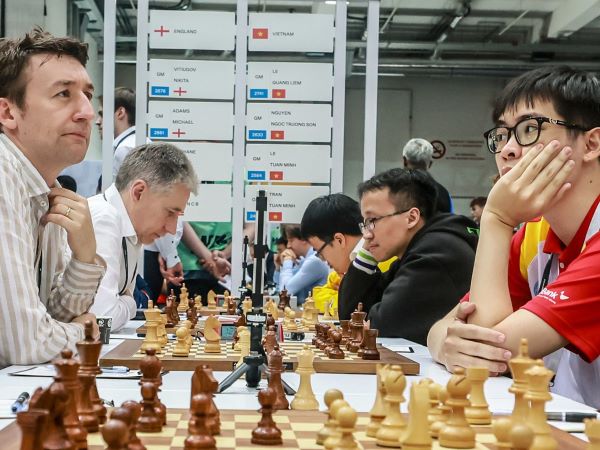 Tuyển cờ vua Việt Nam hòa Anh, khó giành huy chương Olympiad 2024