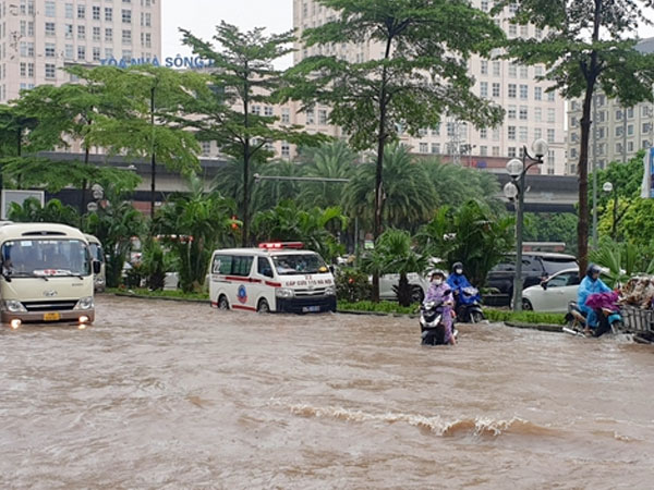 Không khí lạnh tràn xuống, Hà Nội mưa trắng trời, hàng loạt tỉnh bị đe dọa ngập và lũ quét