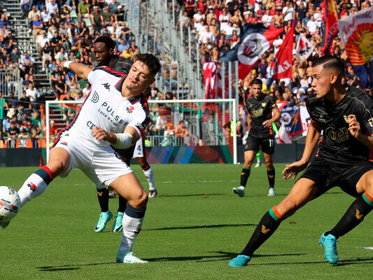 Tuyển thủ Indonesia đi vào lịch sử Serie A