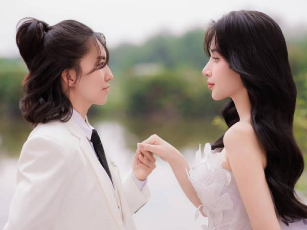 Hai cô gái yêu nhau ngay từ lần đầu gặp mặt, đưa về ra mắt cả dòng họ