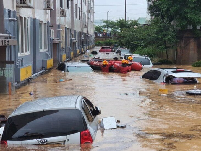 Mưa lớn 200 năm mới có một lần, Hàn Quốc ngập lụt nghiêm trọng nhiều nơi khắp cả nước