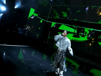 Tập 1 Rap Việt mùa 4: Cũ kĩ, chưa có nhân tố bùng nổ, NSX 'đẩy' 2 thí sinh lố tay