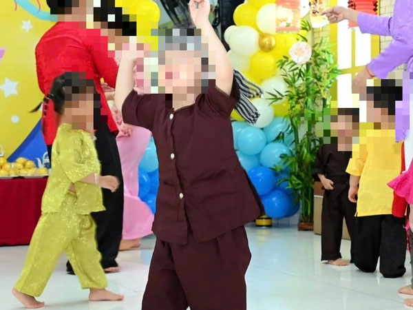 Cô giáo của bé 2 tuổi tử vong sau giờ ăn trưa: Bé ăn được 1/3 tô thì môi tím lại