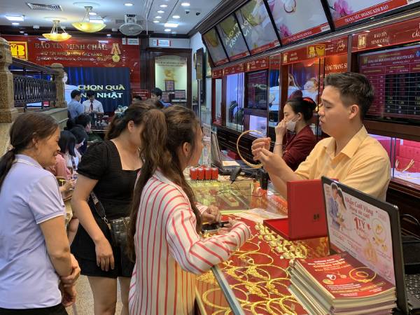 Mua vàng nhẫn cất két, không ngờ lãi đậm