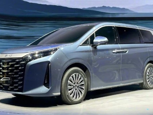 BYD Xia có giá từ hơn 1 tỷ VNĐ, cạnh tranh Kia Carnival