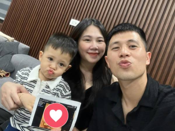 Trung vệ điển trai lứa U23 Thường Châu yêu cô gái Điện Biên 9 năm rồi mới cưới, đến năm thứ 10 hé lộ điều đặc biệt