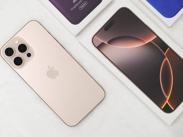 Mở hộp iPhone 16 Pro Max chính hãng màu Titan Sa Mạc hot nhất những ngày qua: Màu thực tế đẹp hơn trên ảnh!