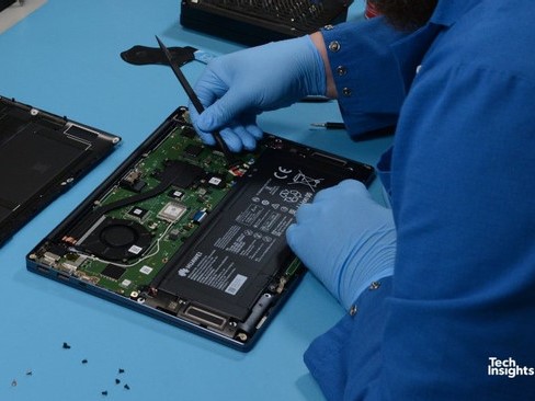 ‘Mổ bụng’ laptop Huawei tiết lộ tiến bộ công nghệ của Trung Quốc
