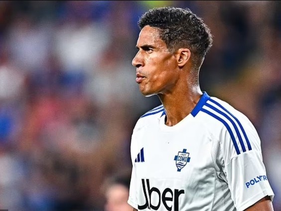 Trung vệ Raphael Varane cân nhắc treo giày vĩnh viễn