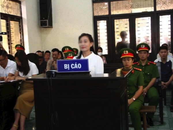 Phát hiện sai sót của cán bộ quản lý đất đai, liền nhắn tin tống tiền 300 triệu