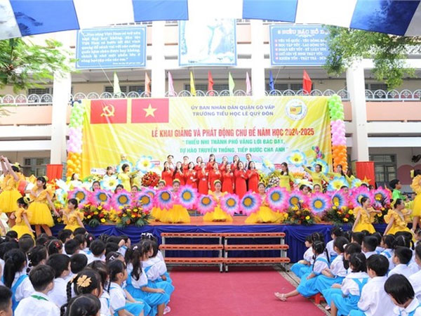 Trường tiểu học chỉ phát giấy khen học sinh ủng hộ bão lũ từ 100.000 đồng trở lên bị giải trình