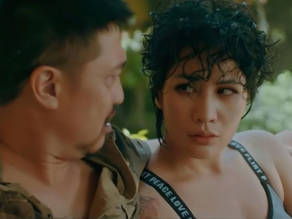 Sao nữ cùng lúc đóng 2 phim Việt giờ vàng, bỏ mỗi cặp kính mà như thành người khác khiến ai cũng sốc