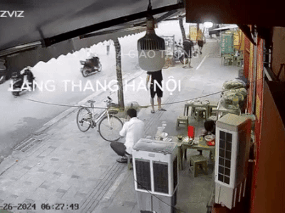 Bị 2 xe đâm cùng lúc, cụ ông 91 tuổi ở Hà Nội tử vong tại chỗ, camera hé lộ khoảnh khắc đau lòng