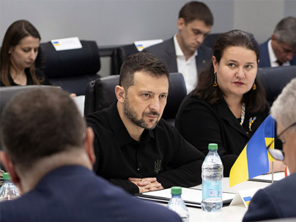 Chủ tịch Hạ viện Mỹ yêu cầu ông Zelensky sa thải đại sứ Ukraine