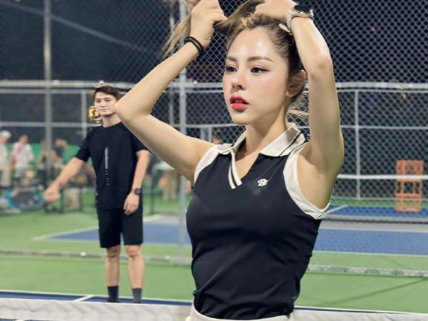 Vợ Huỳnh Anh gặp tai nạn khi chơi pickleball