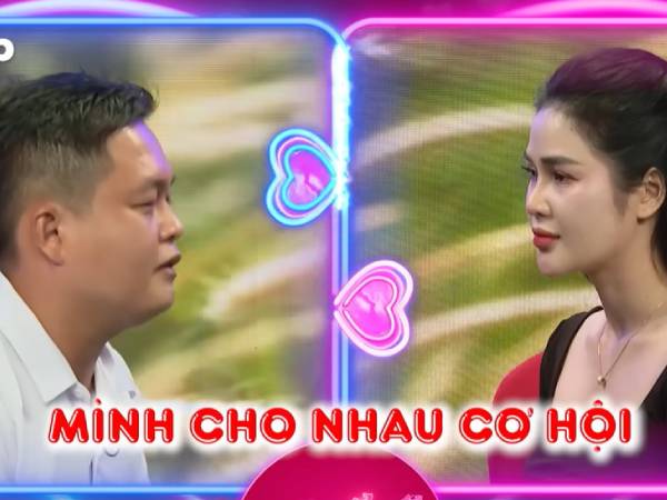 Người phụ nữ ‘một lần đò’ xinh đẹp khiến đàng trai hào hứng bấm nút