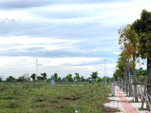Đất nền Đà Nẵng hết thời 'sụp hầm', cắt lỗ, 'mua thì mua không thì thôi'